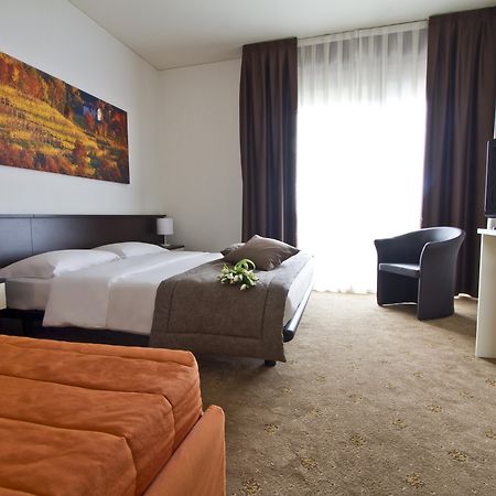 Hotel Eurorest Конельяно Екстер'єр фото